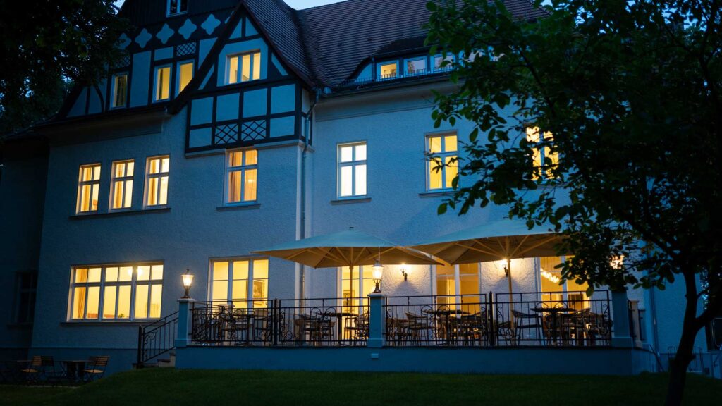 Restaurant mit Gartenterrasse im Schloss Sigrön